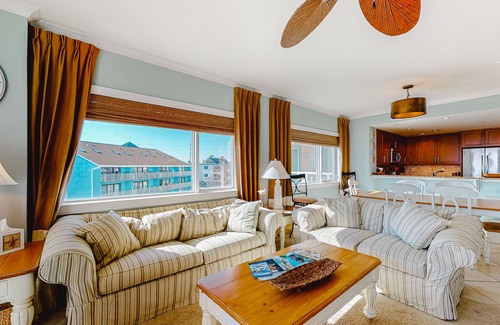 Midtown Ocean City Condo | Ocean View Condo Steps from the Beach with Balcony, WiFi, AC & Shared Pool