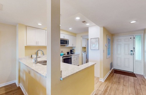 Palmetto Dunes Condo | Ocean view condo w/shared pool - steps to beach Near shopping, golf & more