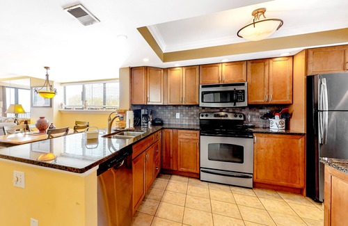 Folly Field Condo | Ocean View Condo with Shared Hot Tub, Pool, and More - Close to the Beach