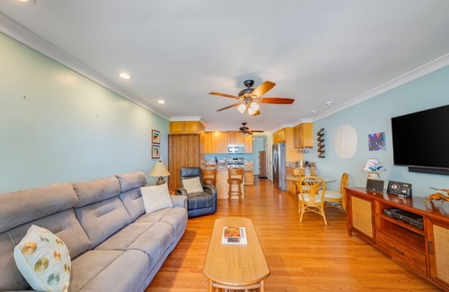 Ualapue Apartment | Ocean-view condo with private balcony, washer/dryer, & shared pool/tennis courts