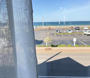 Hull Apartment | Ocean View Cozy Stay
