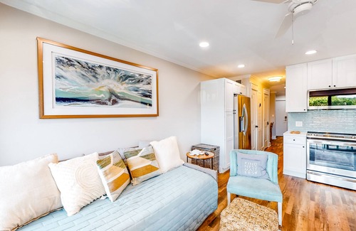 Folly Field Condo | Ocean-view designer remodeled suite with workspace, pickleball, hot tub & pool