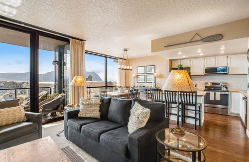 Seaside Condo | Ocean-view, dog-friendly condo close to the beach, Promenade & downtown