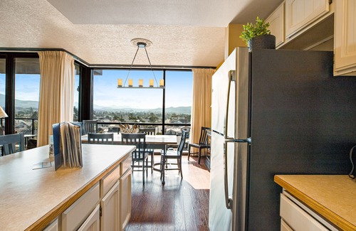 Seaside Condo | Ocean-view, dog-friendly condo close to the beach, Promenade & downtown