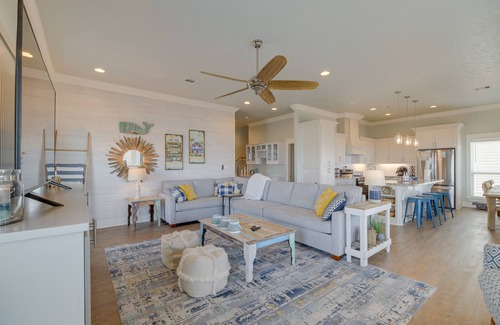 Crystal Beach House | Ocean View: 'Easy Breezy' Crystal Beach Getaway!