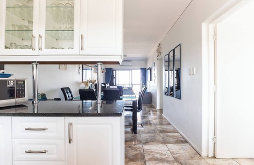 Winklespruit Apartment | Ocean View Escape 2-bedroom apartment in Kingsburgh with AC and Private Rooftop