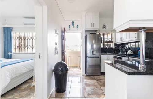 Winklespruit Apartment | Ocean View Escape 2-bedroom apartment in Kingsburgh with AC and Private Rooftop