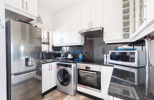 Winklespruit Apartment | Ocean View Escape 2-bedroom apartment in Kingsburgh with AC and Private Rooftop