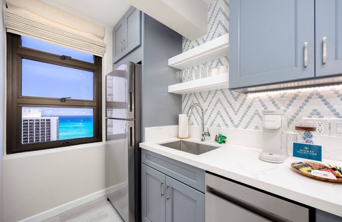 Waikiki Condo | Ocean View Escape, Walk to Waikiki Beach + Parking