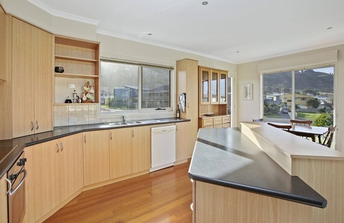 Apollo Bay House | Ocean View Family Retreat