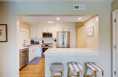 Hilton Head Island Condo | Ocean-View Getaway with Shared Pool, Hot tub, Tennis, WiFi & Easy Walk to Beach