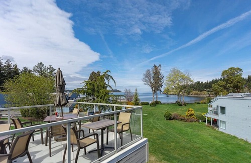 Regional District of Nanaimo Apartment | Ocean View Hideaway Suite B