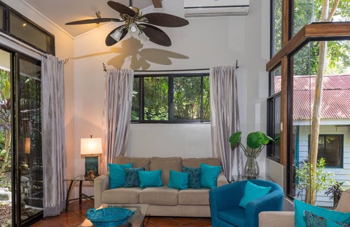 El Cerro House | Ocean view, hike to Playa La Macha! Casa Colibri, great Family home!