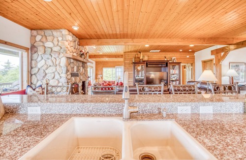 Neskowin House | Ocean-view Home, King Suite, 2 Living Areas, Double Decks and Fire Pit!