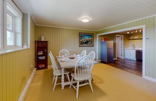 Bayville Apartment | Ocean-view in-law suite: modern luxury with coastal charm