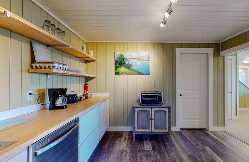 Bayville Apartment | Ocean-view in-law suite: modern luxury with coastal charm