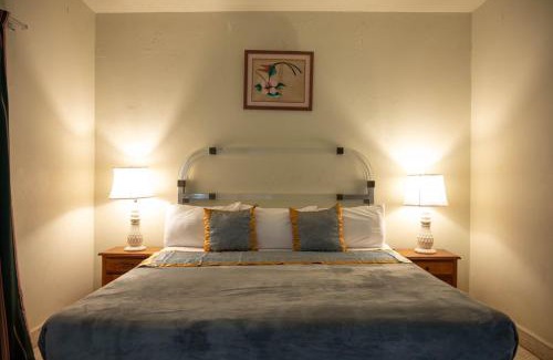 Montego Bay House | Ocean View King Room at Sahara Hotel