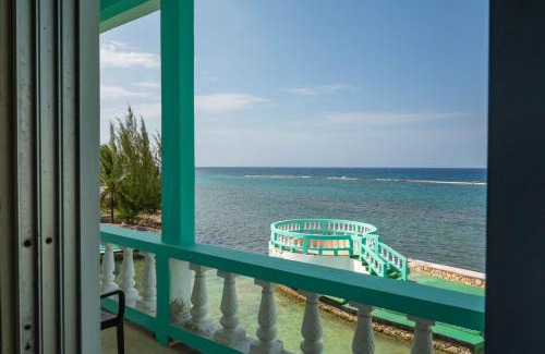 Montego Bay House | Ocean View King Room at Sahara Hotel
