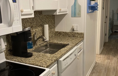 Morehead City Condo | Ocean View, King Bed, Sleeps 5