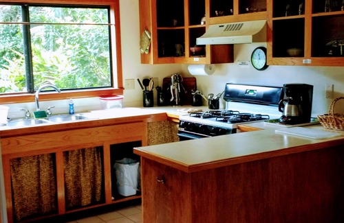 Pahoa House | OCEAN View large home close to BEACH on 3 private landscape acres.nnnn