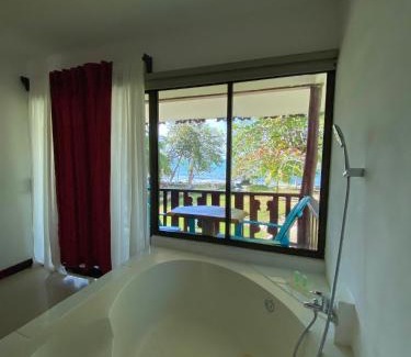 Cahuita Hotel | Ocean View Lodge