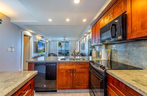 Kihei Condo | Ocean View Luxury #617: Top Floor + 2023 Remodel!
