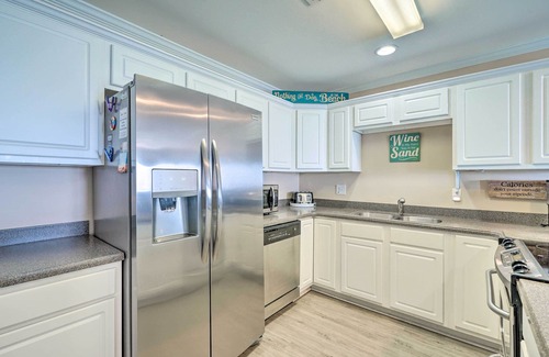 Long Beach Condo | Ocean-View Oak Island Condo, 1 Block to Beach!