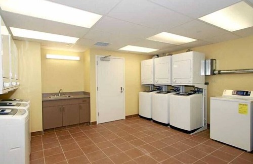 Waikiki Condo | Ocean View Owners Unit in 4 Star Wyndham Resort