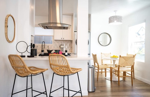 South Mission Beach Condo | Ocean View Patio, Fire Pit Table, Beach Toys, AC!