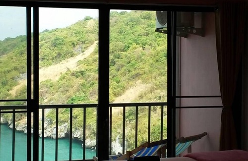 Tha Thaewawong Hotel | Ocean View Resort - Koh Sichang