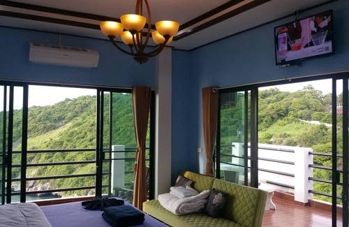 Tha Thaewawong Hotel | Ocean View Resort - Koh Sichang