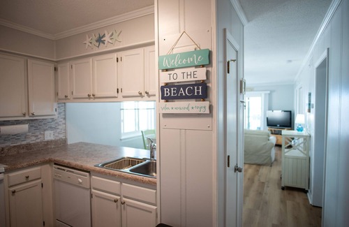 Ocean Isle Beach Condo | Ocean View Retreat: Cozy Condo with Pool, Bikes & 1 Min to Beach!