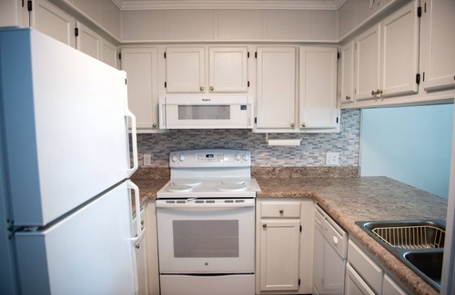 Ocean Isle Beach Condo | Ocean View Retreat: Cozy Condo with Pool, Bikes & 1 Min to Beach!