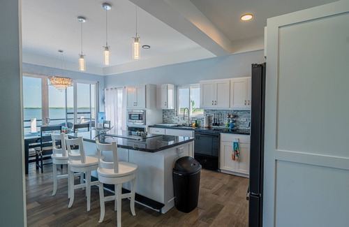 Boca Ciega Apartment | Ocean view retreat with a large balcony, luxe walk-in shower, kitchenette, & AC