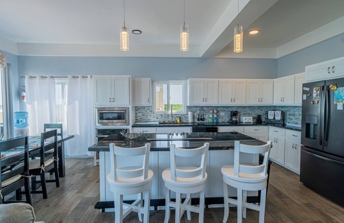 Boca Ciega Apartment | Ocean view retreat with a large balcony, luxe walk-in shower, kitchenette, & AC