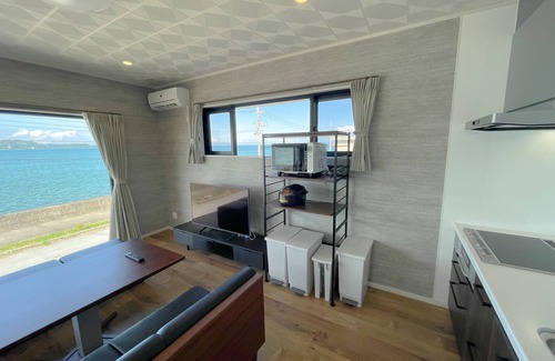 Uruma Apartment | Ocean View/Rooftop sauna &BBQ/12 People/PADEL 2F