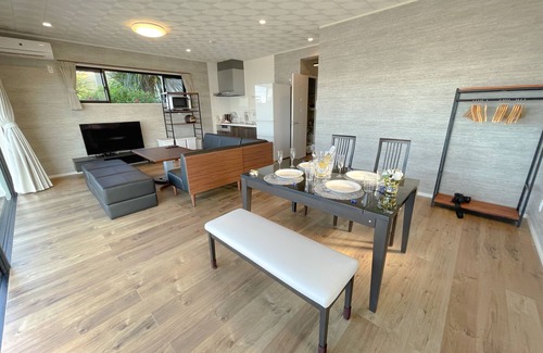 Uruma Apartment | Ocean View/Rooftop sauna &BBQ/12 People/PADEL 2F
