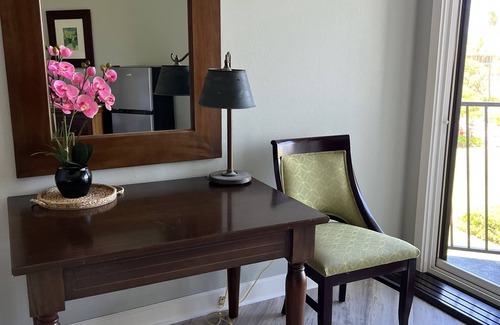Hanamaulu Condo | Ocean view room, Beachfront Kauai Beach Resort, Jacuzzis, 4 pools, restaurants