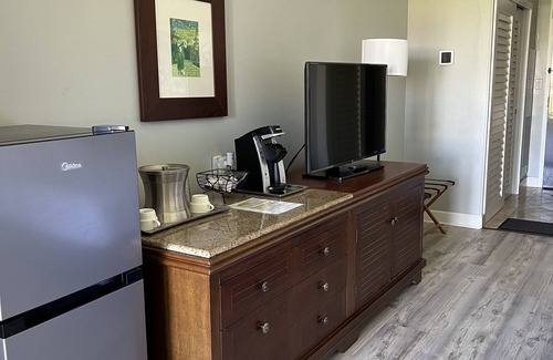 Hanamaulu Condo | Ocean view room, Beachfront Kauai Beach Resort, Jacuzzis, 4 pools, restaurants