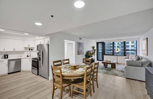 Mid Beach Apartment | Ocean View Serenity Condo/Beach Service/915