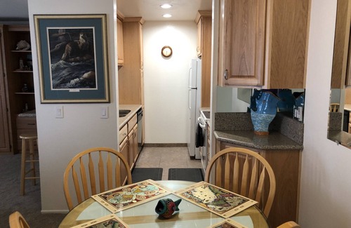 Townsite Condo | Ocean View - Steps from the Sand - Cottage Unit