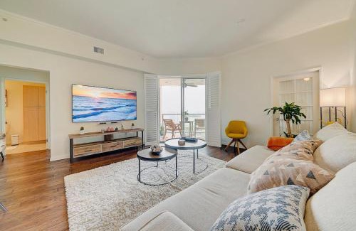 Waterfront Apartment | Ocean View Suite by Convention Center & Beach