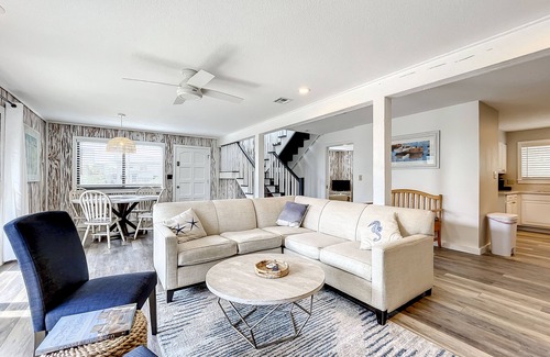 Sea Dunes House | Ocean view townhome overlooking pool - Car Free Beach - Sea Dune Green Turtle C-10