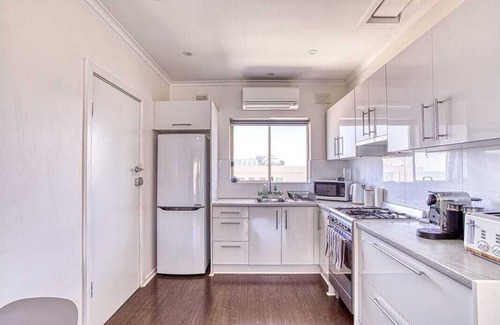 Glenelg North Apartment | ocean view two bedroom entire apartment