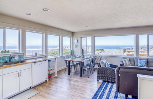 Newport House | Ocean-View, Upper-Level Guest House Near Nye Beach with a Hot Tub