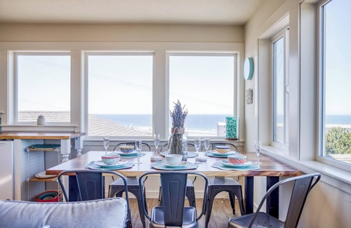 Newport House | Ocean-View, Upper-Level Guest House Near Nye Beach with a Hot Tub