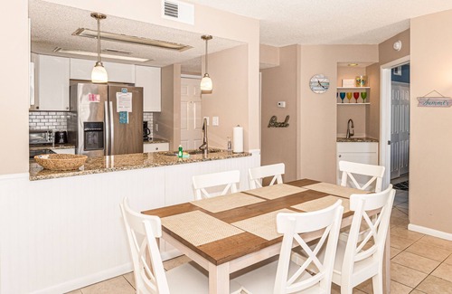 Sneads Ferry Condo | Ocean-view condo with outdoor pool, balcony, W/D, AC, sauna & gym