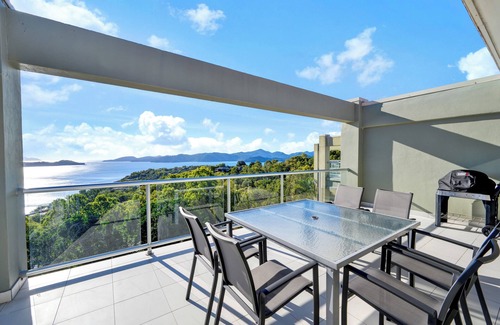 Hamilton Island Apartment | Ocean View Villa -01