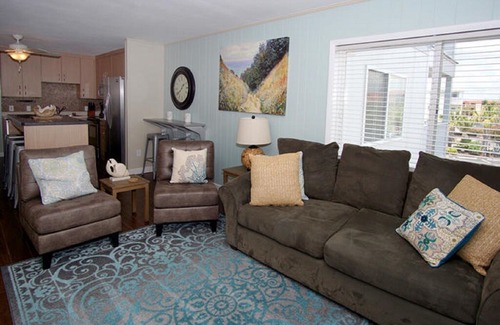 North Myrtle Beach Condo | Ocean View Villas H2, Beautifully Decorated 2 BR Ocean View Condo with an Outdoor Swimming Pool