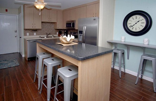 North Myrtle Beach Condo | Ocean View Villas H2, Beautifully Decorated 2 BR Ocean View Condo with an Outdoor Swimming Pool